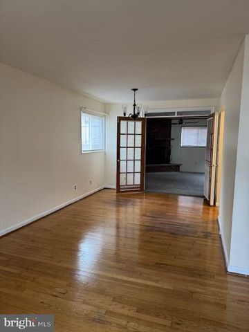 5905 MUSTANG DR, Riverdale, MD 20737