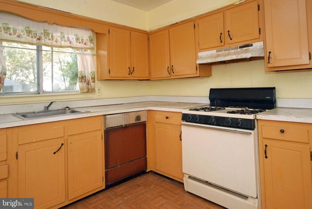 11 WELLINGTON PL, Burlington, NJ 08016