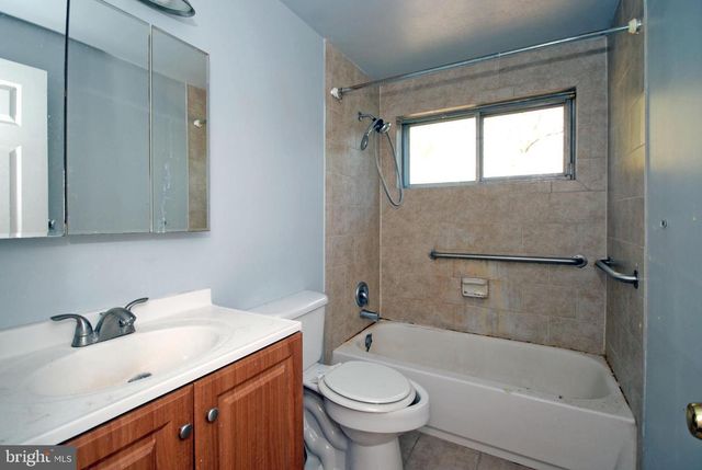 11 WELLINGTON PL, Burlington, NJ 08016