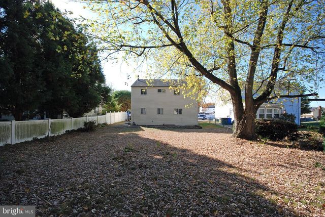 11 WELLINGTON PL, Burlington, NJ 08016