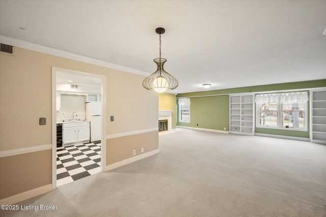10339 Shelbyville Rd, Louisville, KY 40223