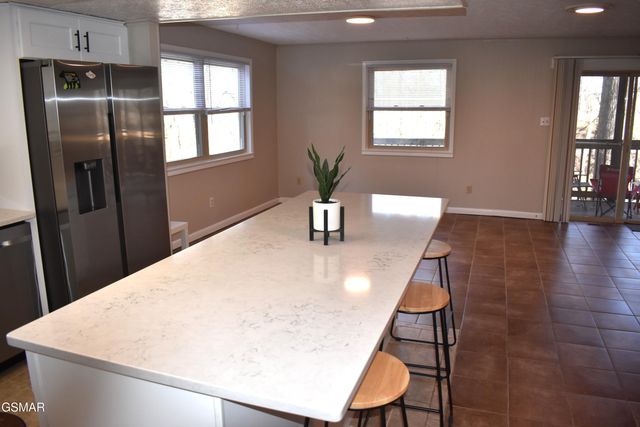 514 Gatlin Drive, Gatlinburg, TN 37738