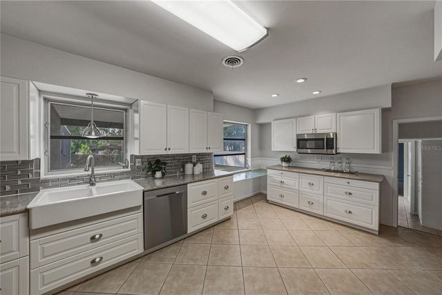 2215 WOODBINE AVENUE, Lakeland, FL 33803