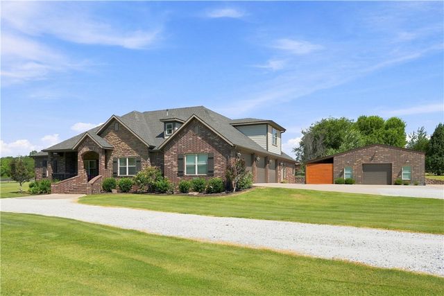 5544 W Shalott Drive, Fayetteville, AR 72704