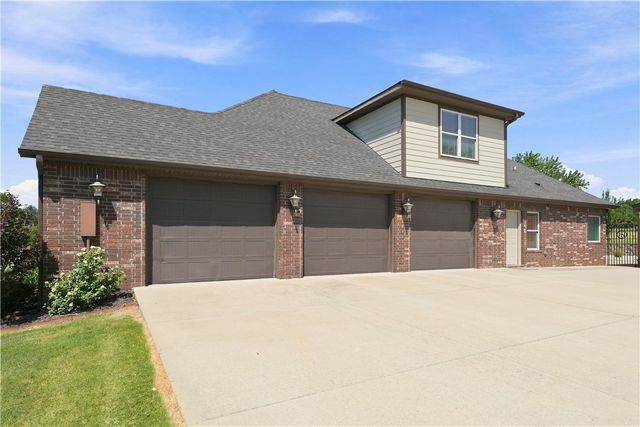 5544 W Shalott Drive, Fayetteville, AR 72704