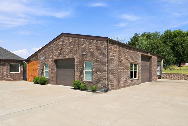 5544 W Shalott Drive, Fayetteville, AR 72704