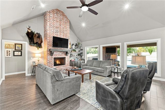 5544 W Shalott Drive, Fayetteville, AR 72704