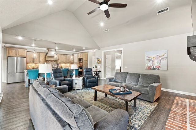 5544 W Shalott Drive, Fayetteville, AR 72704