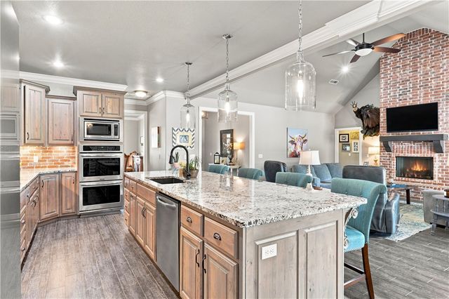 5544 W Shalott Drive, Fayetteville, AR 72704