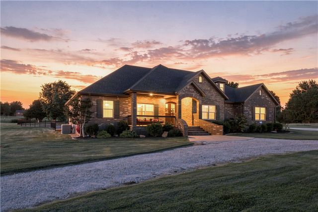 5544 W Shalott Drive, Fayetteville, AR 72704