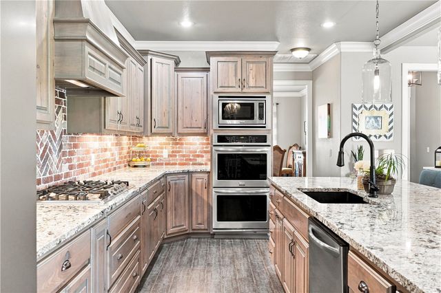 5544 W Shalott Drive, Fayetteville, AR 72704