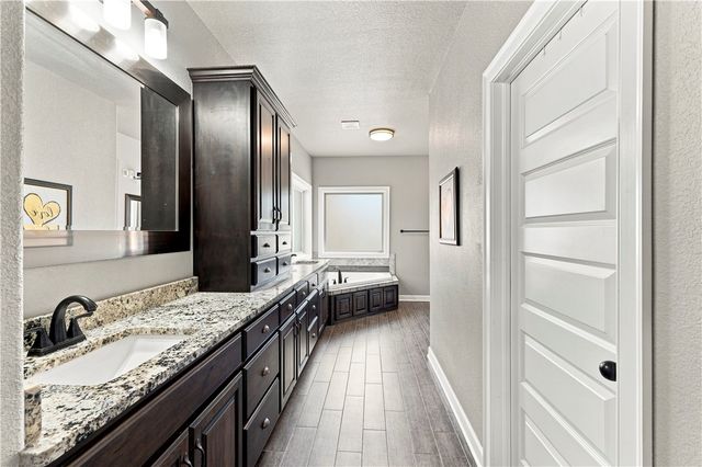 5544 W Shalott Drive, Fayetteville, AR 72704