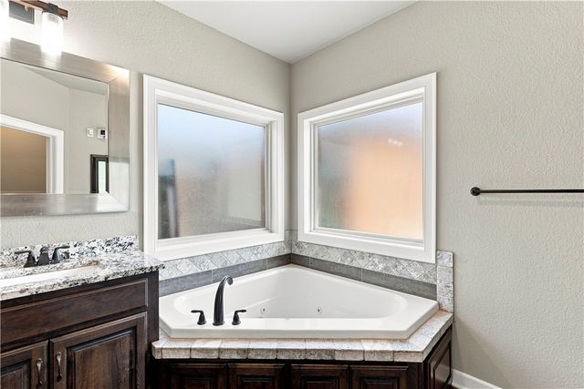 5544 W Shalott Drive, Fayetteville, AR 72704