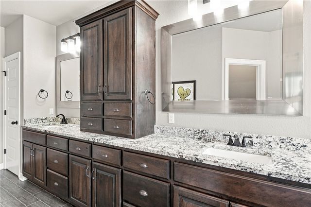 5544 W Shalott Drive, Fayetteville, AR 72704