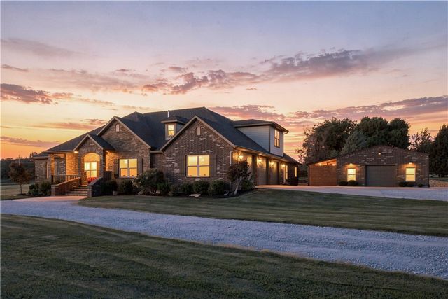 5544 W Shalott Drive, Fayetteville, AR 72704