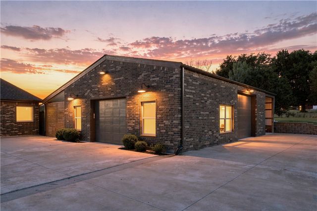 5544 W Shalott Drive, Fayetteville, AR 72704