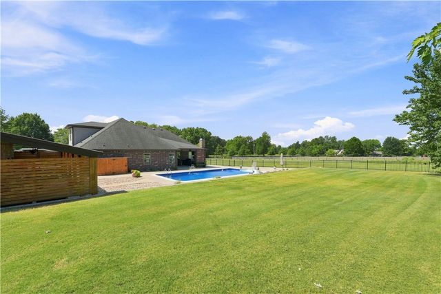 5544 W Shalott Drive, Fayetteville, AR 72704