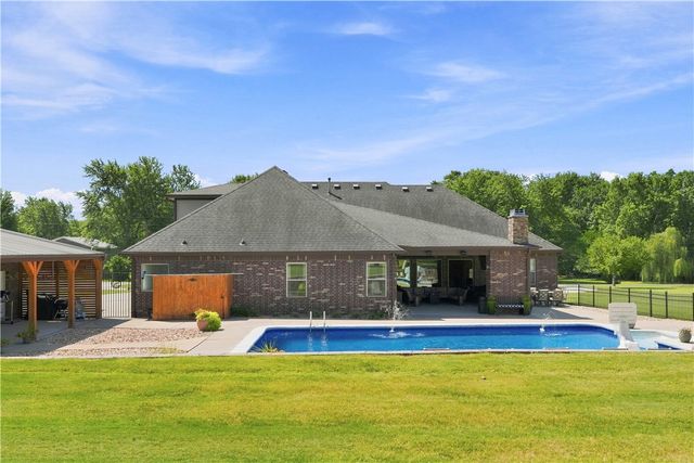 5544 W Shalott Drive, Fayetteville, AR 72704