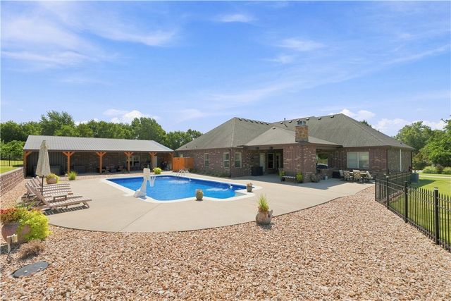 5544 W Shalott Drive, Fayetteville, AR 72704
