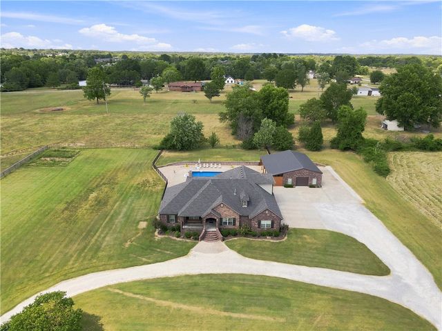 5544 W Shalott Drive, Fayetteville, AR 72704