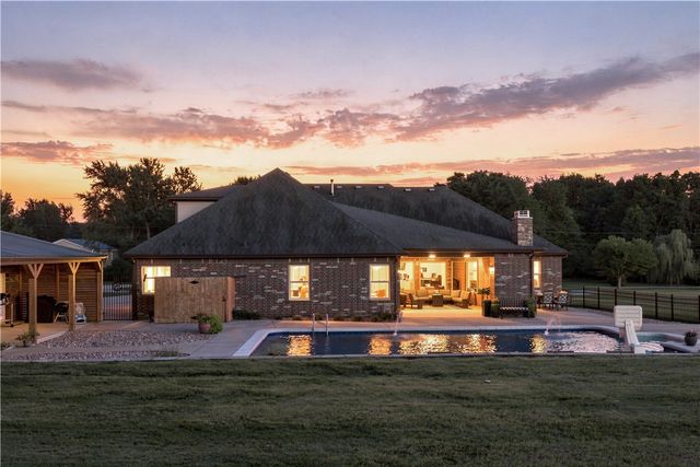 5544 W Shalott Drive, Fayetteville, AR 72704