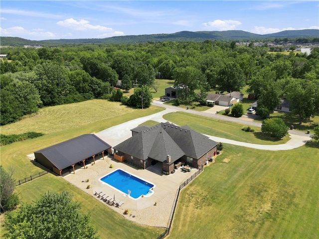 5544 W Shalott Drive, Fayetteville, AR 72704