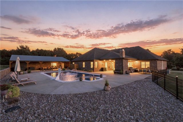 5544 W Shalott Drive, Fayetteville, AR 72704
