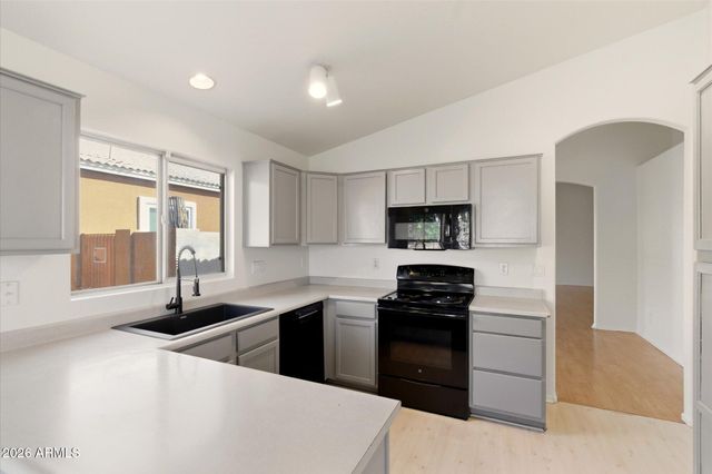 5259 W PONTIAC Drive, Glendale, AZ 85308