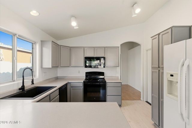 5259 W PONTIAC Drive, Glendale, AZ 85308