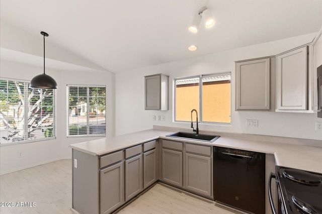 5259 W PONTIAC Drive, Glendale, AZ 85308