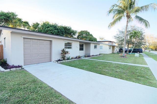 3891 NW 78th Ave, Davie, FL 33024