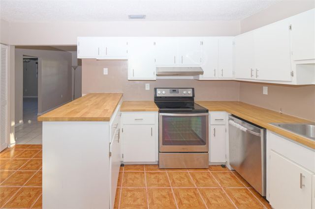 3891 NW 78th Ave, Davie, FL 33024