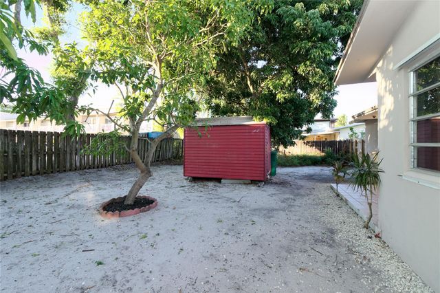 3891 NW 78th Ave, Davie, FL 33024