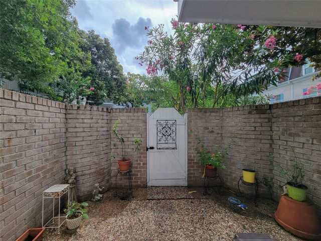 2601 Bellefontaine Street A104, Houston, TX 77025