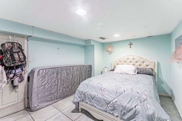 831 N Keystone Avenue, Chicago, IL 60651