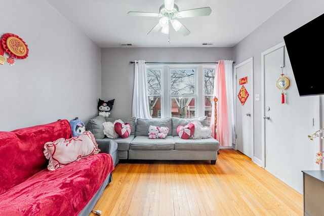 831 N Keystone Avenue, Chicago, IL 60651