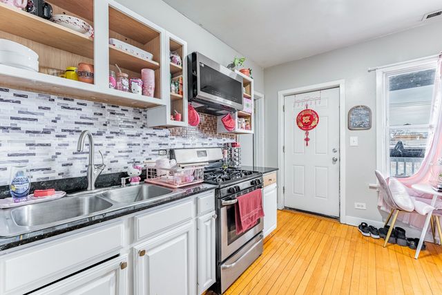 831 N Keystone Avenue, Chicago, IL 60651