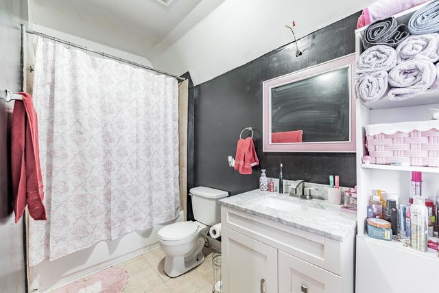 831 N Keystone Avenue, Chicago, IL 60651