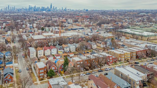 831 N Keystone Avenue, Chicago, IL 60651