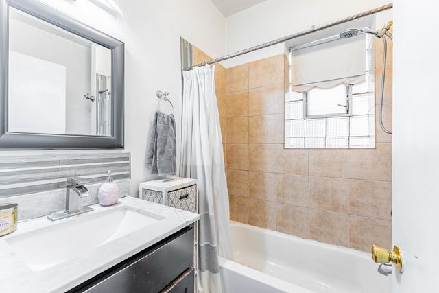 831 N Keystone Avenue, Chicago, IL 60651