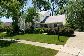 2901 Shadywood Drive, Troy, MI 48098