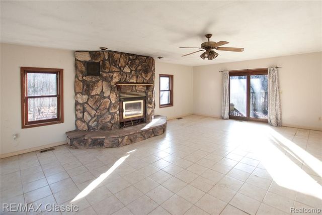 1315 W Marr Road, Howell, MI 48855