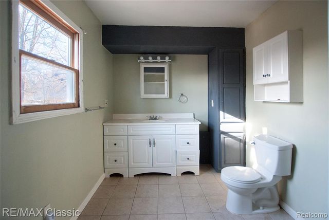 1315 W Marr Road, Howell, MI 48855