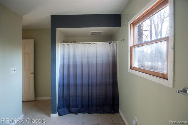 1315 W Marr Road, Howell, MI 48855