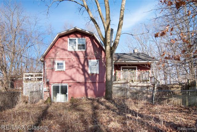 1315 W Marr Road, Howell, MI 48855