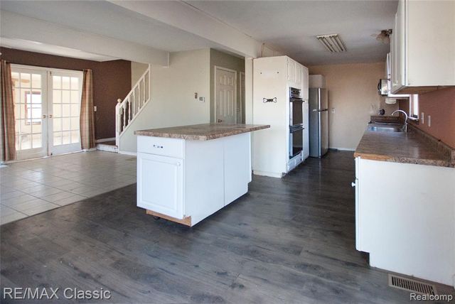 1315 W Marr Road, Howell, MI 48855