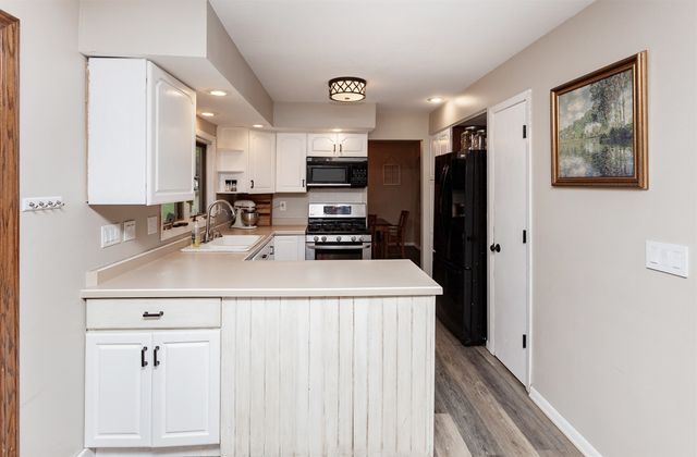 906 SE Uehlamar Drive, Ankeny, IA 50021