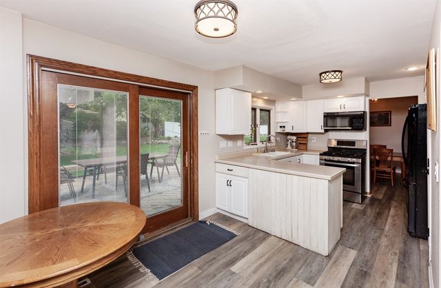 906 SE Uehlamar Drive, Ankeny, IA 50021