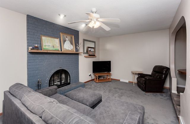 906 SE Uehlamar Drive, Ankeny, IA 50021