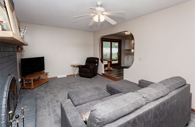 906 SE Uehlamar Drive, Ankeny, IA 50021